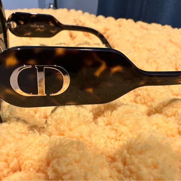 CHRISTIAN DIOR WOMEN’S SUNGLASSES. Tortoise shell brown. NWOT. - Picture 3 of 7